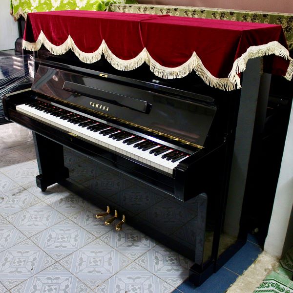 PIANO YAMAHA U2C
