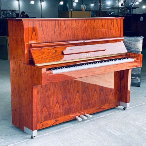 PIANO YAMAHA W103