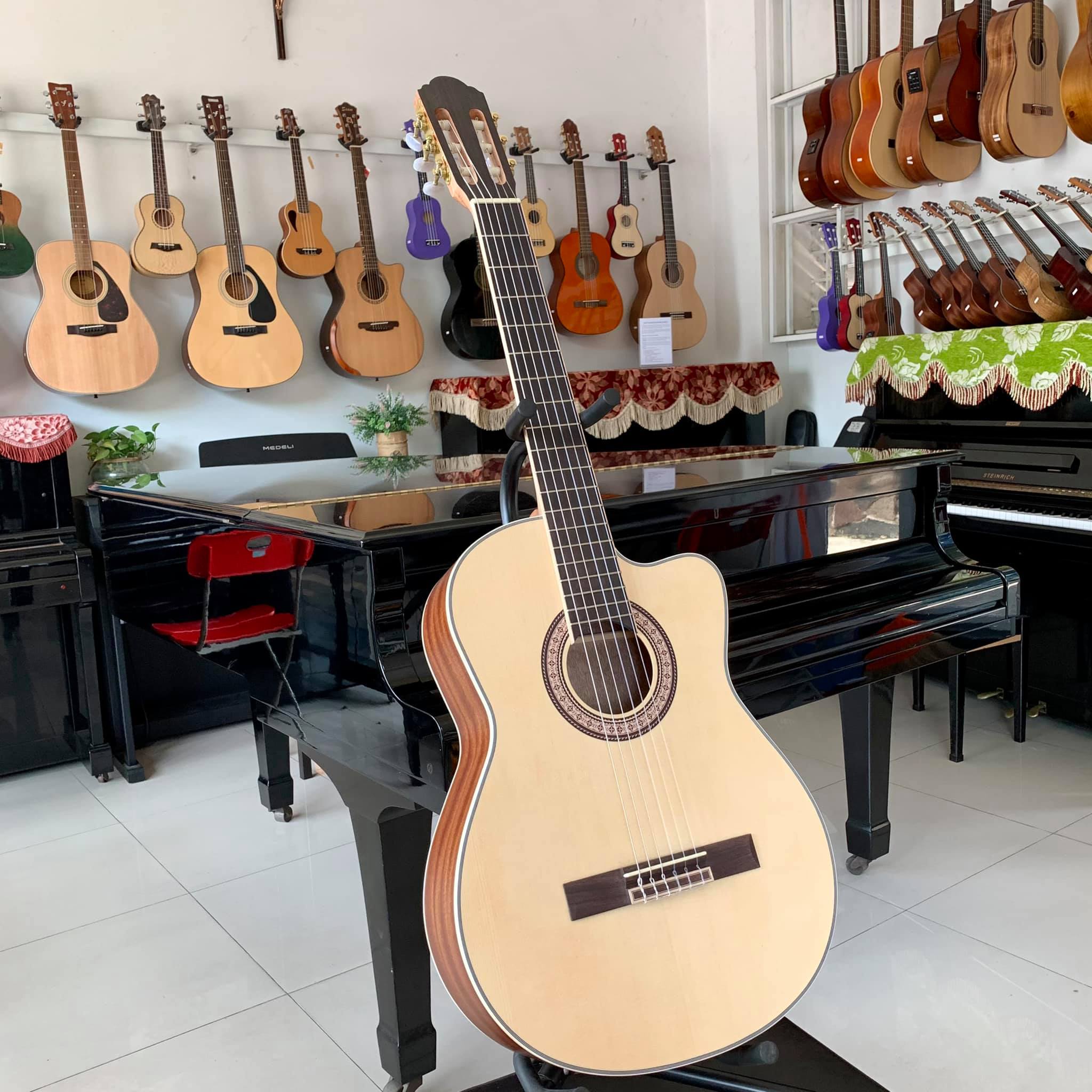 Guitar Classic Hồng Đào Nhám
