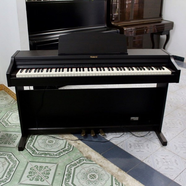 PIANO ROLAND RP-401R