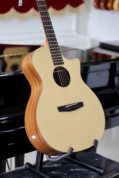 Guitar Enya EGA-X0 có cấu tạo mặt Top bằng gỗ HPL Sitka Spruce