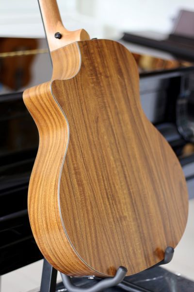 Guitar Enya EGA-X0 có cấu tạo mặt lưng và hông bằng gỗ HPL Acacia