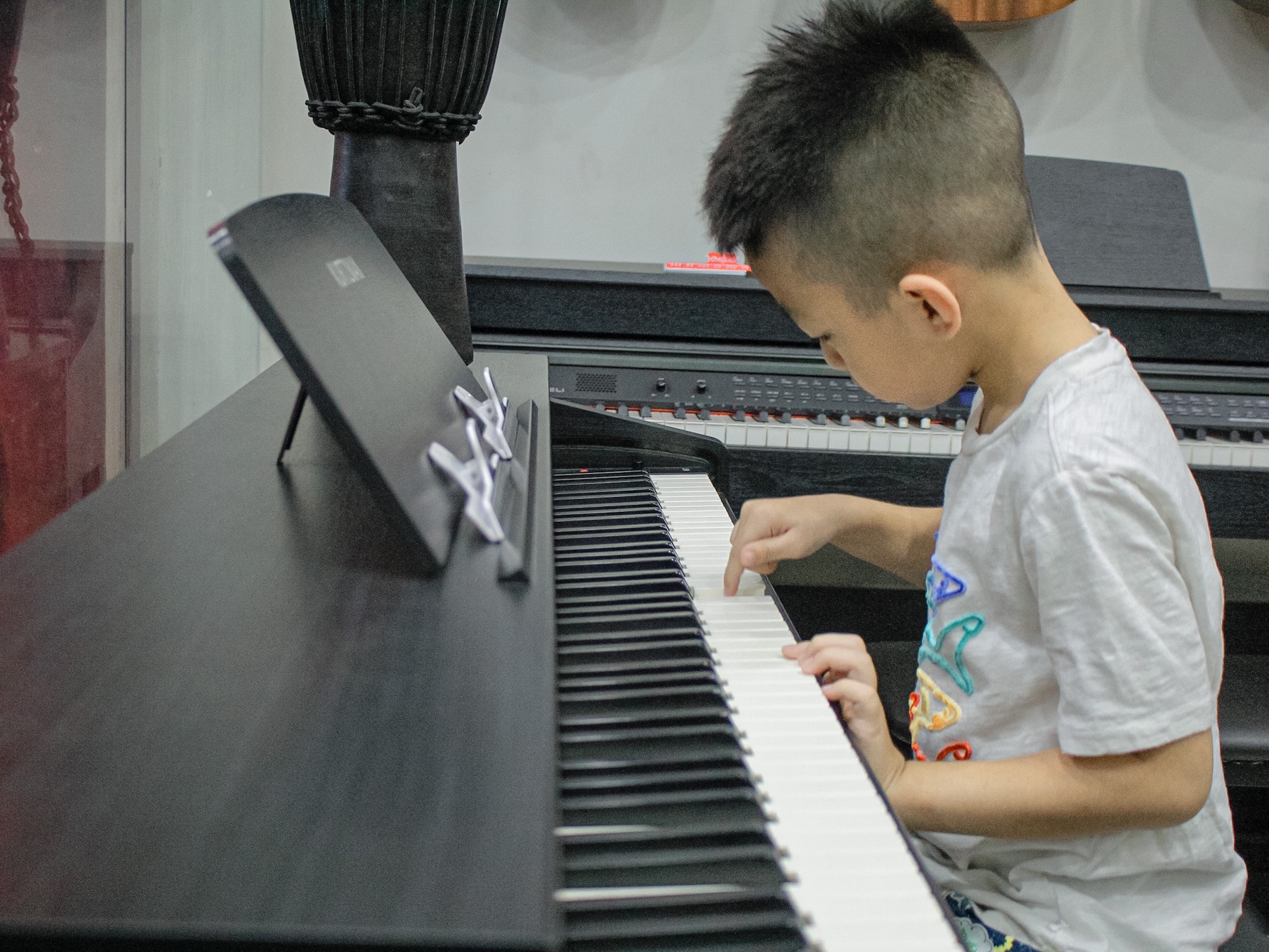 Học viên Piano tại Trung tâm Âm Nhạc Ngọc Hưng Phát Học viên Piano tại Trung tâm Âm Nhạc Ngọc Hưng Phát