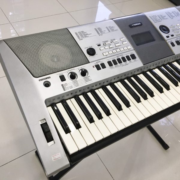 Organ Yamaha PSR-E413