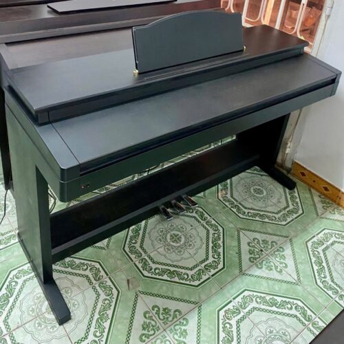 Piano Roland HP2700
