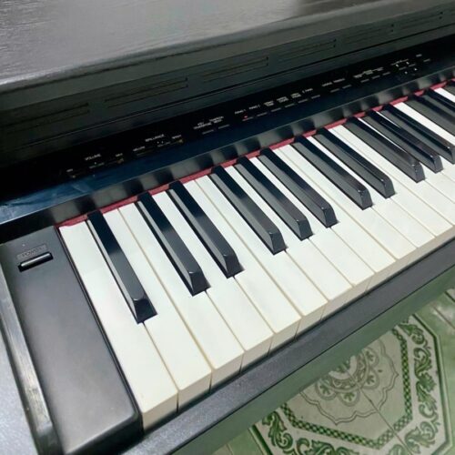 Piano Roland HP2700