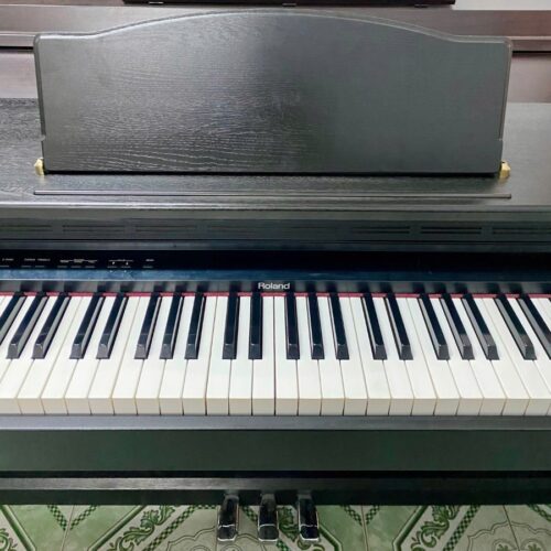 Piano Roland HP2700