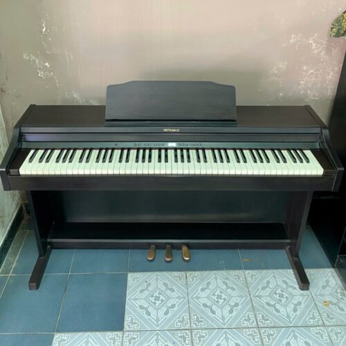Piano Roland RP302