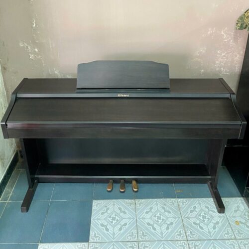 Piano Roland RP302