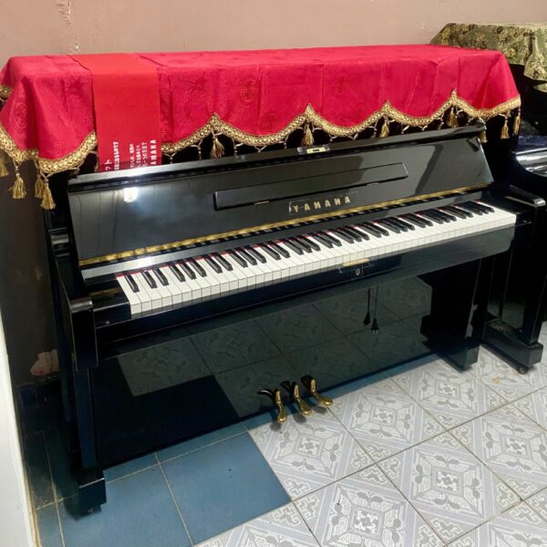 PIANO YAMAHA U1