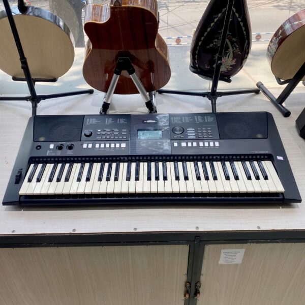 ORGAN YAMAHA PSR-E423