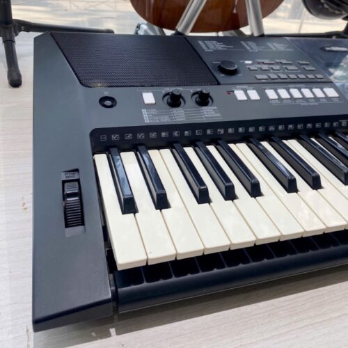 ORGAN YAMAHA PSR-E423
