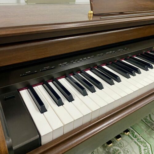 Piano Roland HP3700