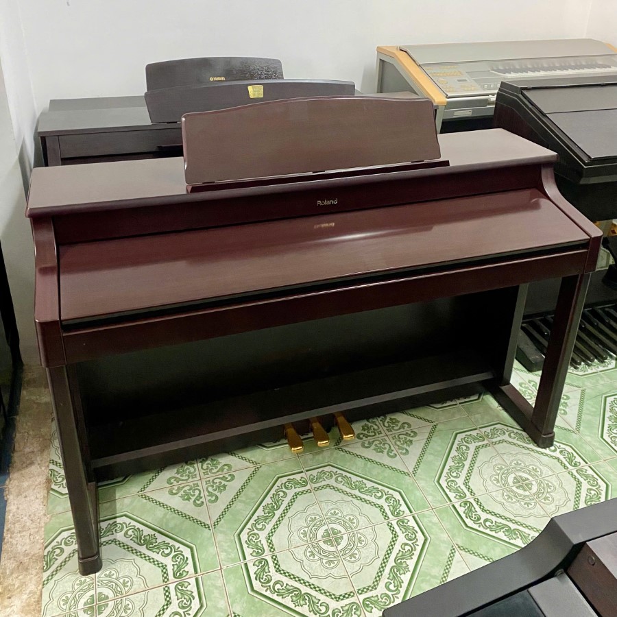PIANO ROLAND KR-575