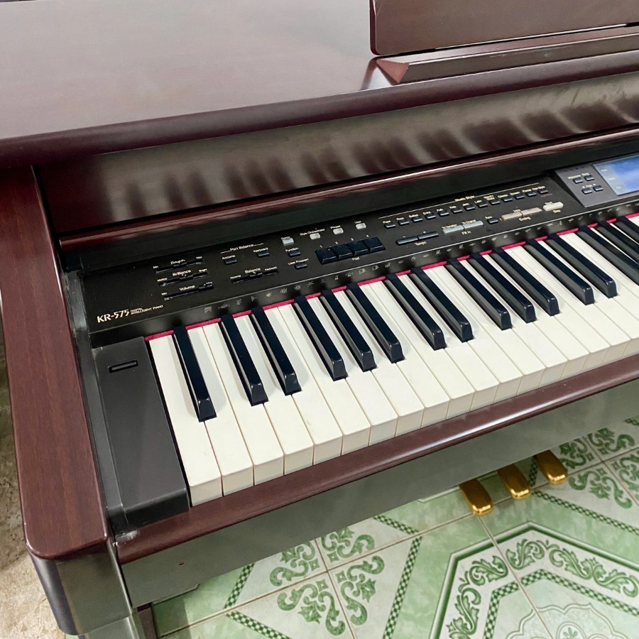 PIANO ROLAND KR-575