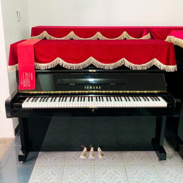 PIANO YAMAHA U1F