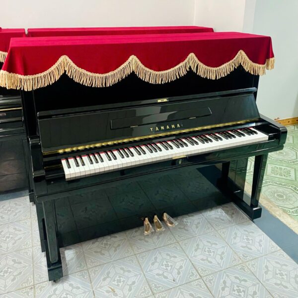 PIANO YAMAHA U3E