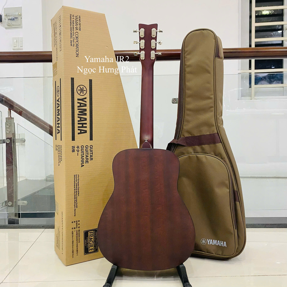 Guitar Yamaha JR2