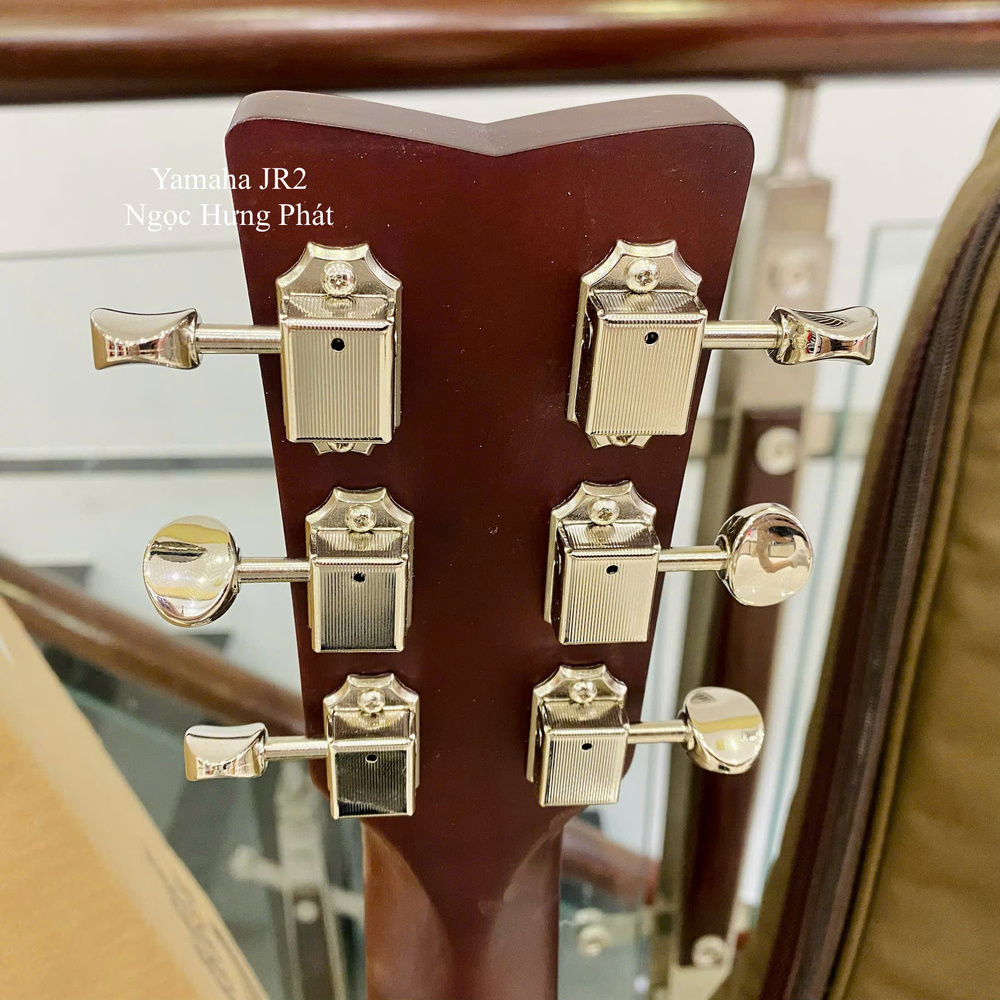 Guitar Yamaha JR2